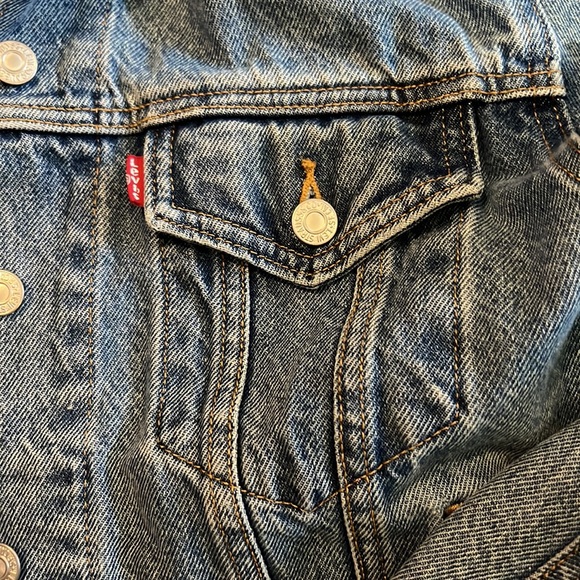 Levi's Womens 29944 0012 Stonewash Ex Boyfriend Denim Jean Trucker Jacket medium - Picture 6 of 9